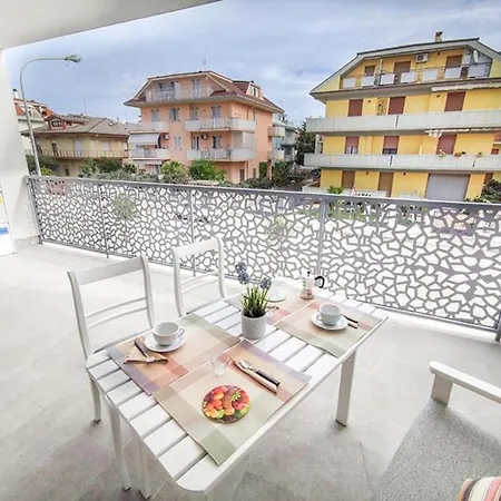 Nuovissimo Bilocale Sentina Con Ampio Balcone 아파트